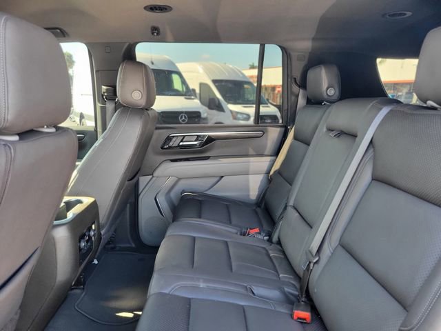 Used 2025 Chevrolet Suburban LS image 9