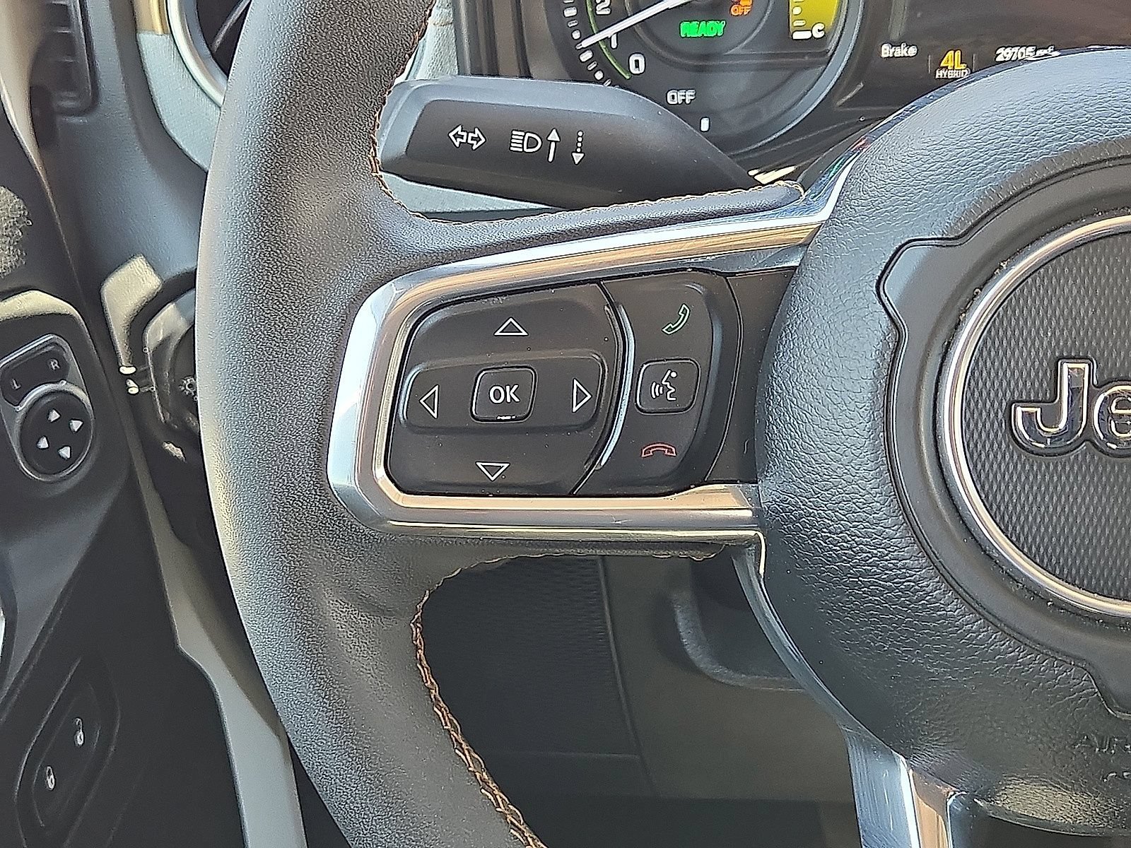 Used 2024 Jeep Wrangler Unlimited Sahara AWD/4WD image 19
