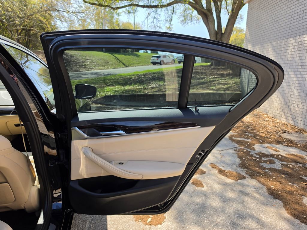 Used 2018 BMW 530e 530e iPerformance image 44