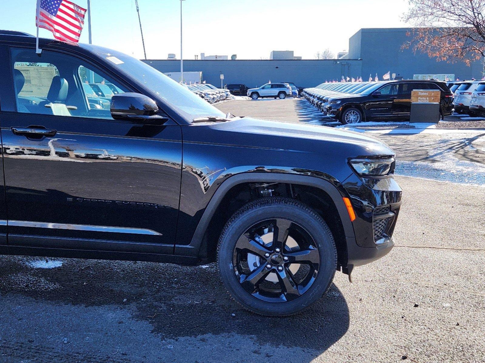 New 2025 Jeep Grand Cherokee Altitude image 37