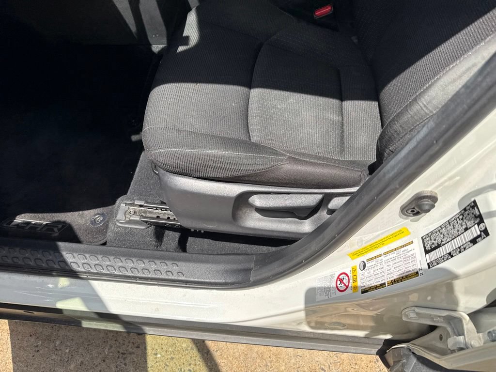 Used 2019 Toyota C-HR LE FWD image 9
