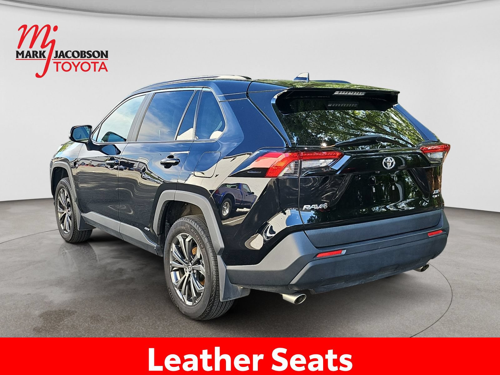 Used 2025 Toyota RAV4 XLE Premium w/ Weather Package AWD/4WD image 14