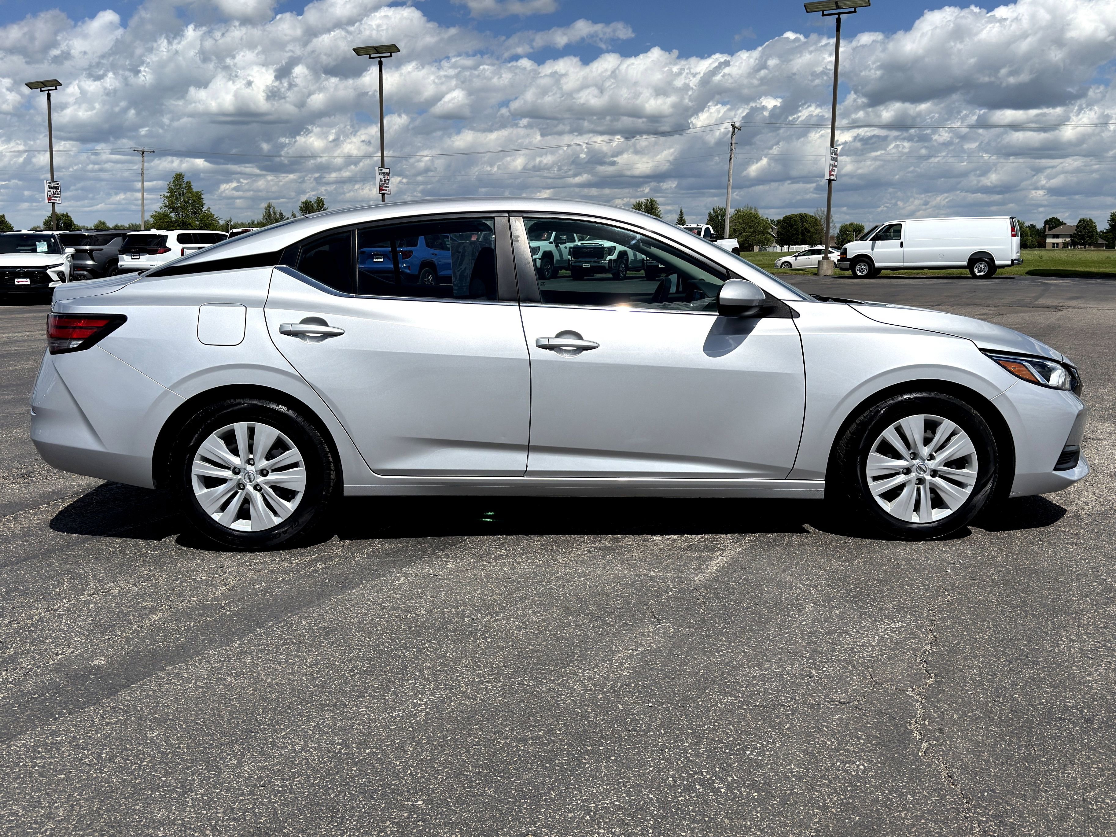 Used 2022 Nissan Sentra S FWD image 2