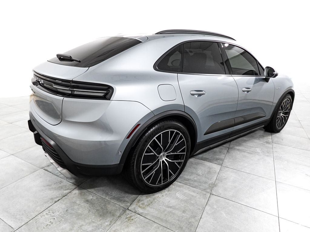 Used 2025 Porsche Macan 4 Electric AWD/4WD image 7