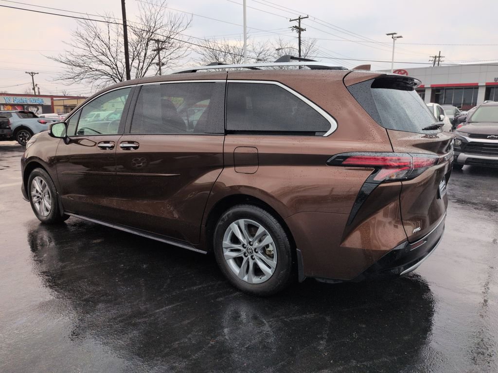 Certified 2024 Toyota Sienna Limited image 3
