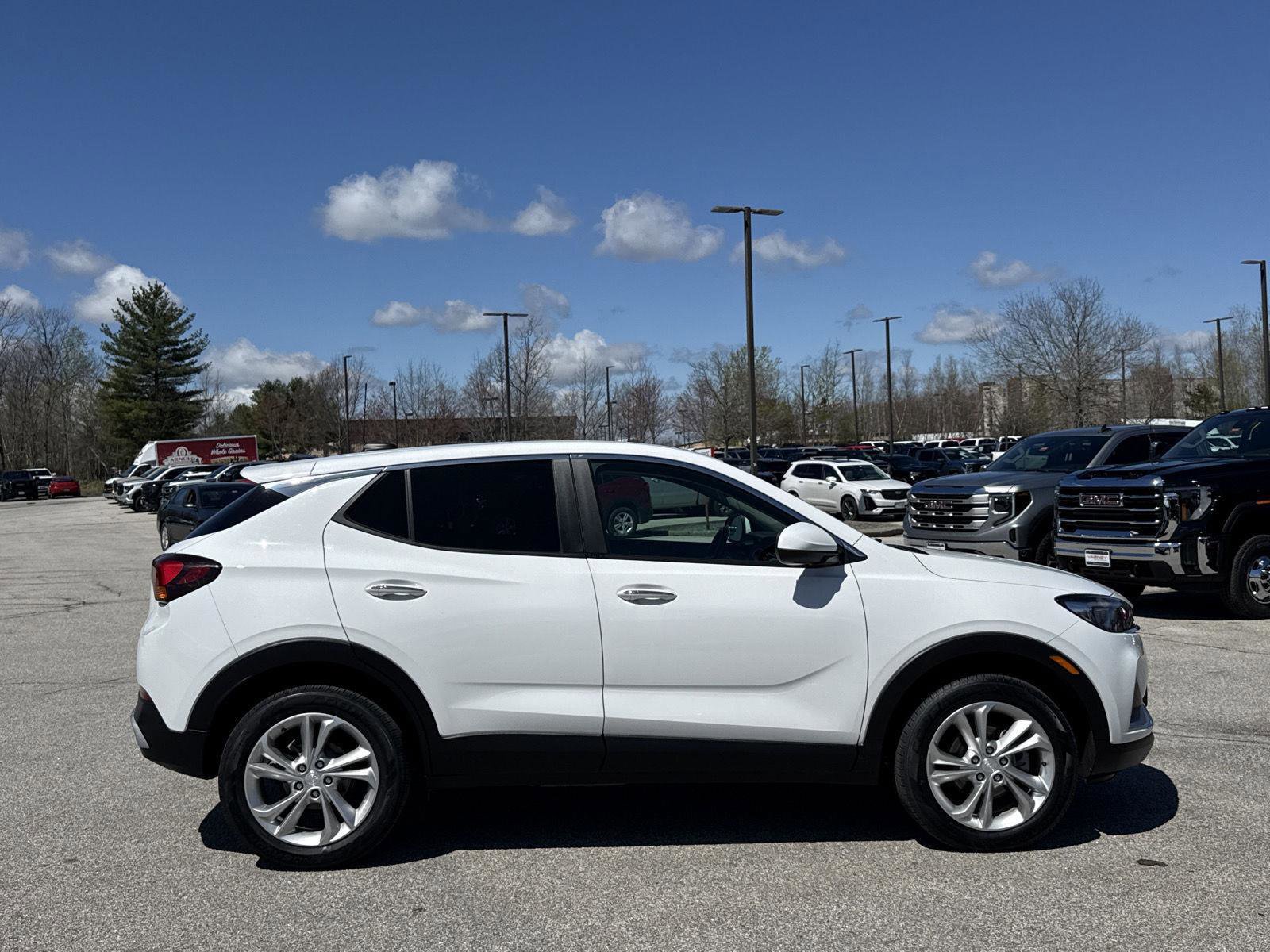 Used 2022 Buick Encore GX Preferred w/ Cold Weather Comfort Package AWD/4WD image 5