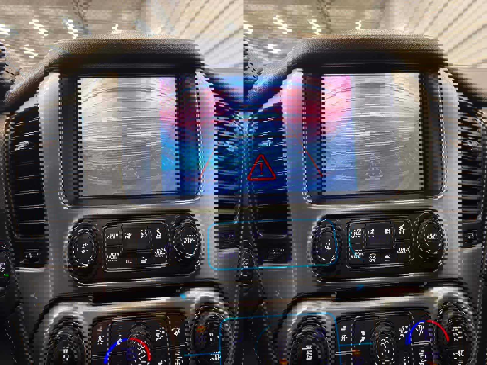 Used 2018 Chevrolet Tahoe LT w/ Luxury Package AWD/4WD image 19