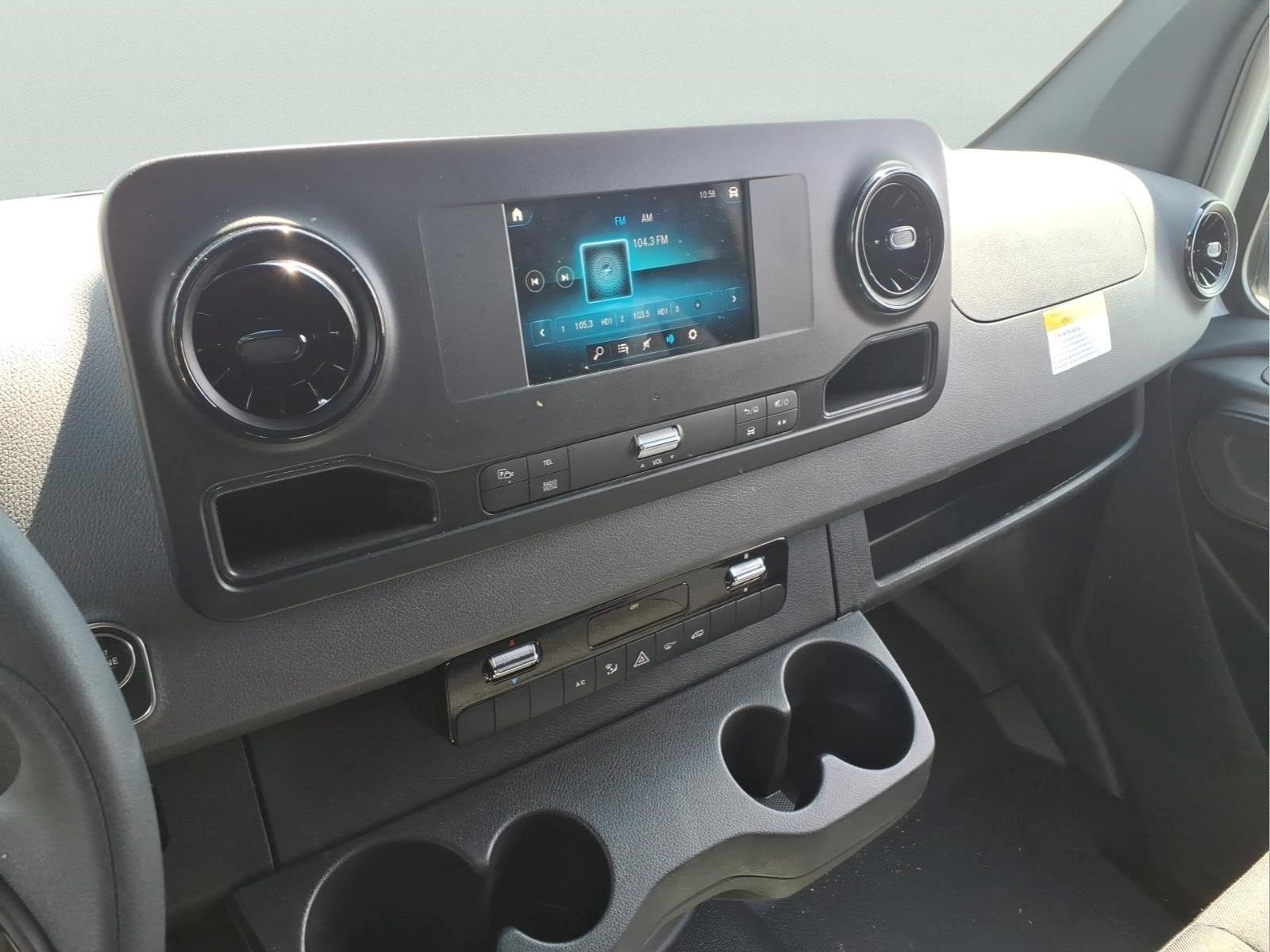Used 2024 Mercedes-Benz Sprinter 2500 image 32