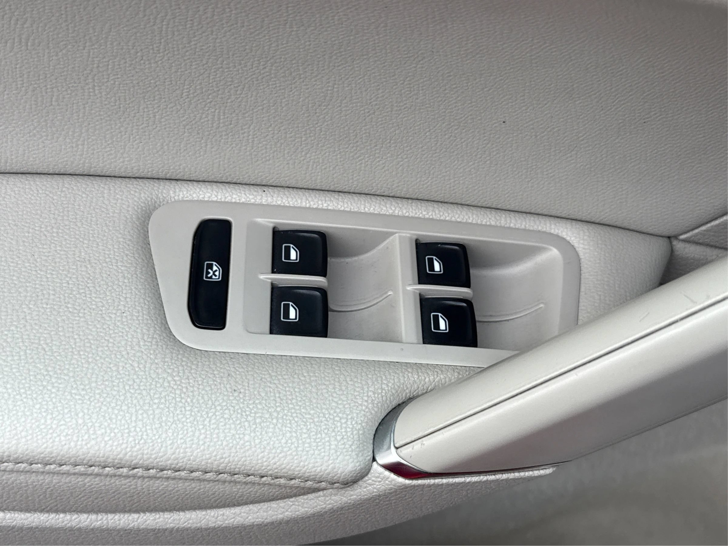 Used 2015 Volkswagen Golf S FWD image 20