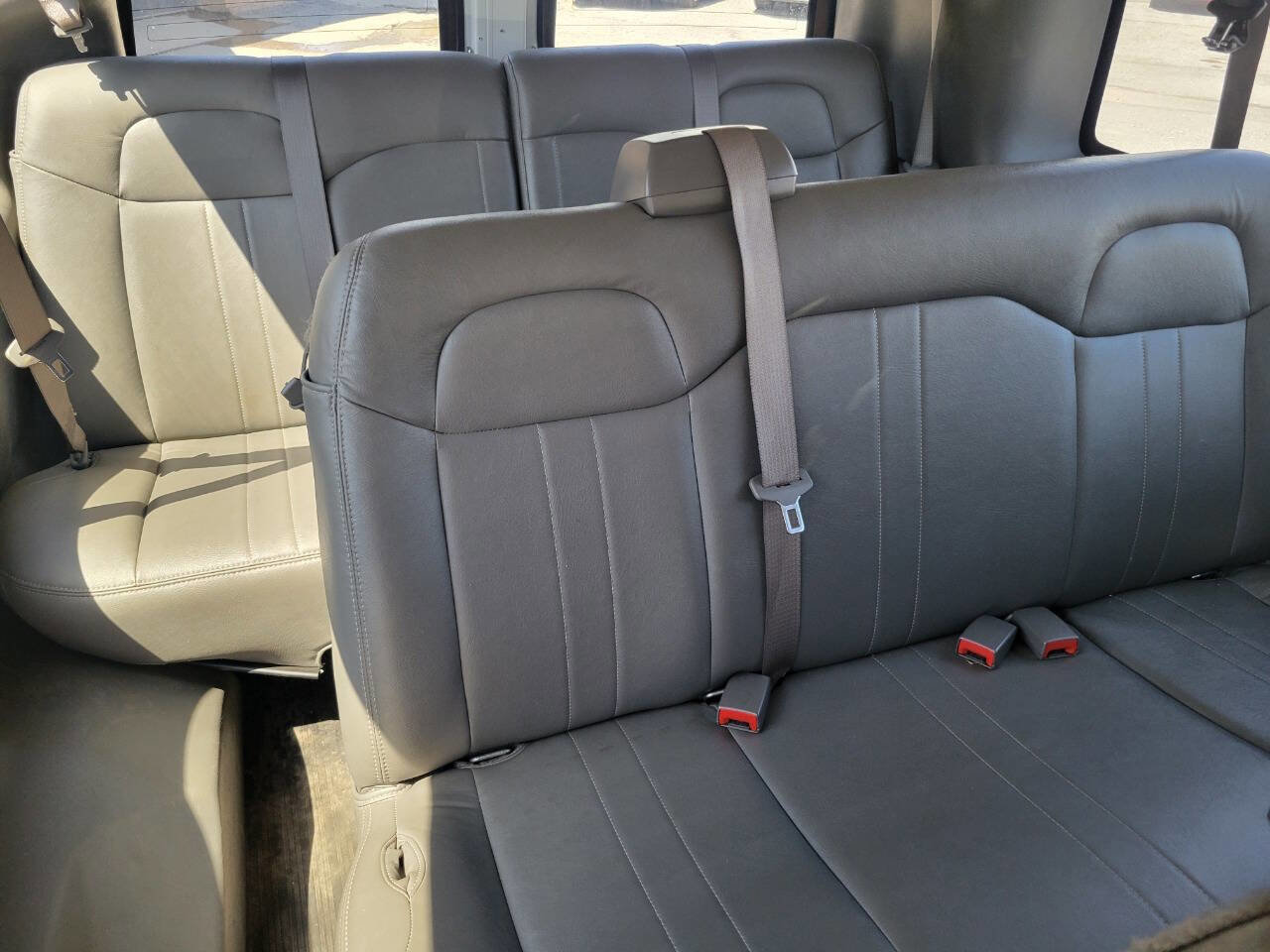 Used 2019 Chevrolet Express 3500 LS RWD image 25