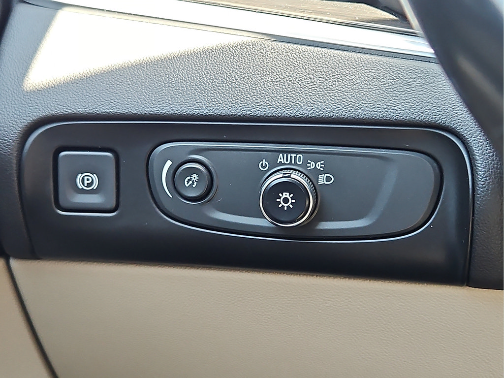Used 2018 Buick Enclave Essence FWD image 15