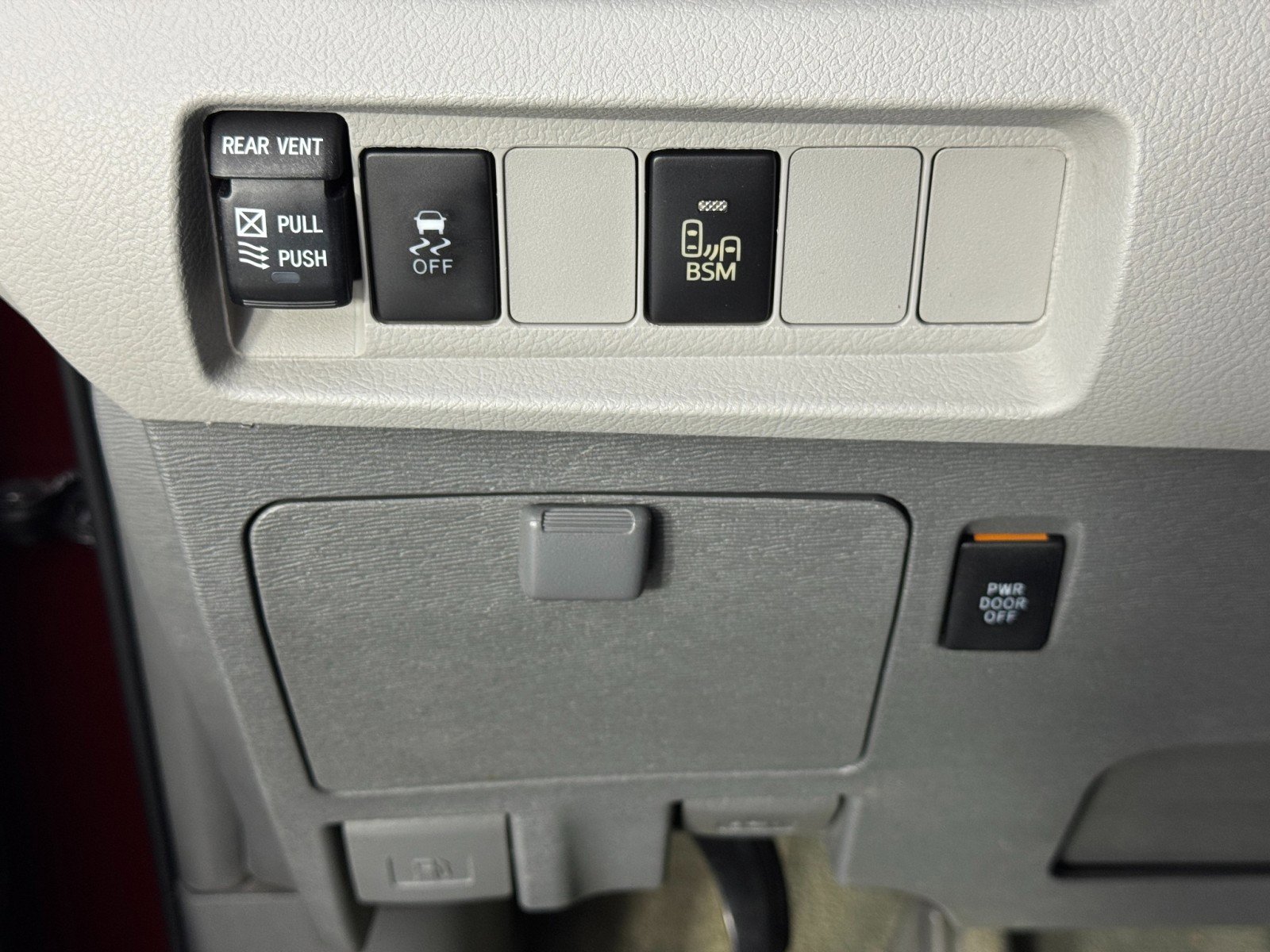 Used 2016 Toyota Sienna XLE FWD image 17
