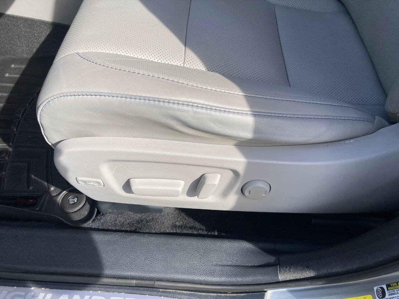 Used 2015 Toyota Highlander Limited image 11