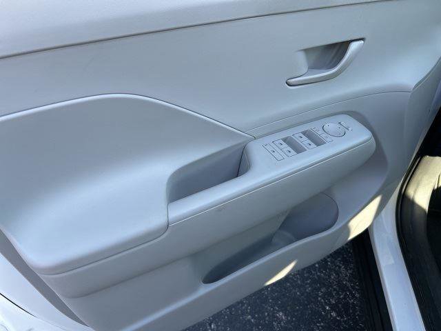 Used 2025 Hyundai Kona SEL image 9