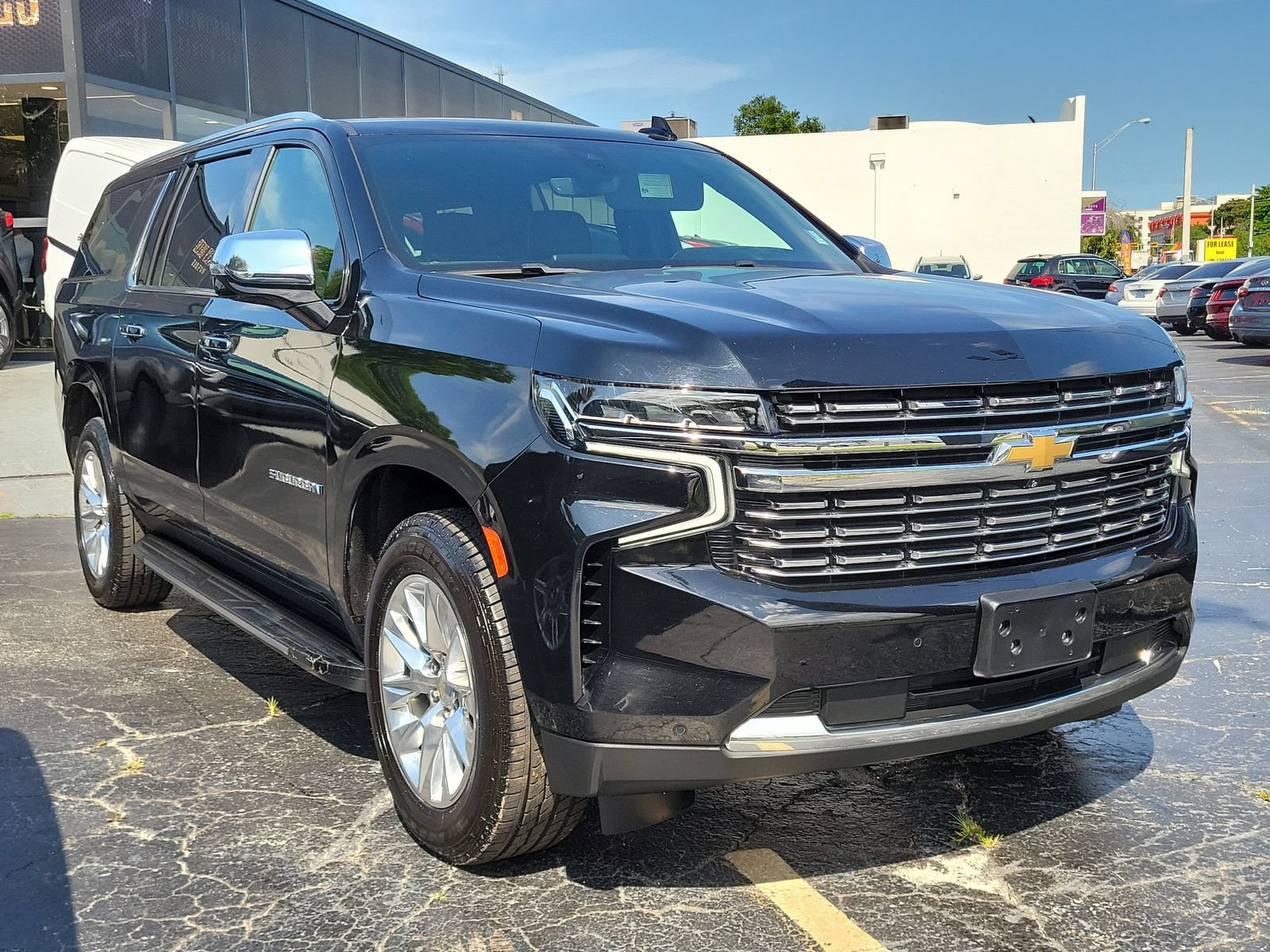 Used 2021 Chevrolet Suburban Premier w/ Premium Package AWD/4WD image 3