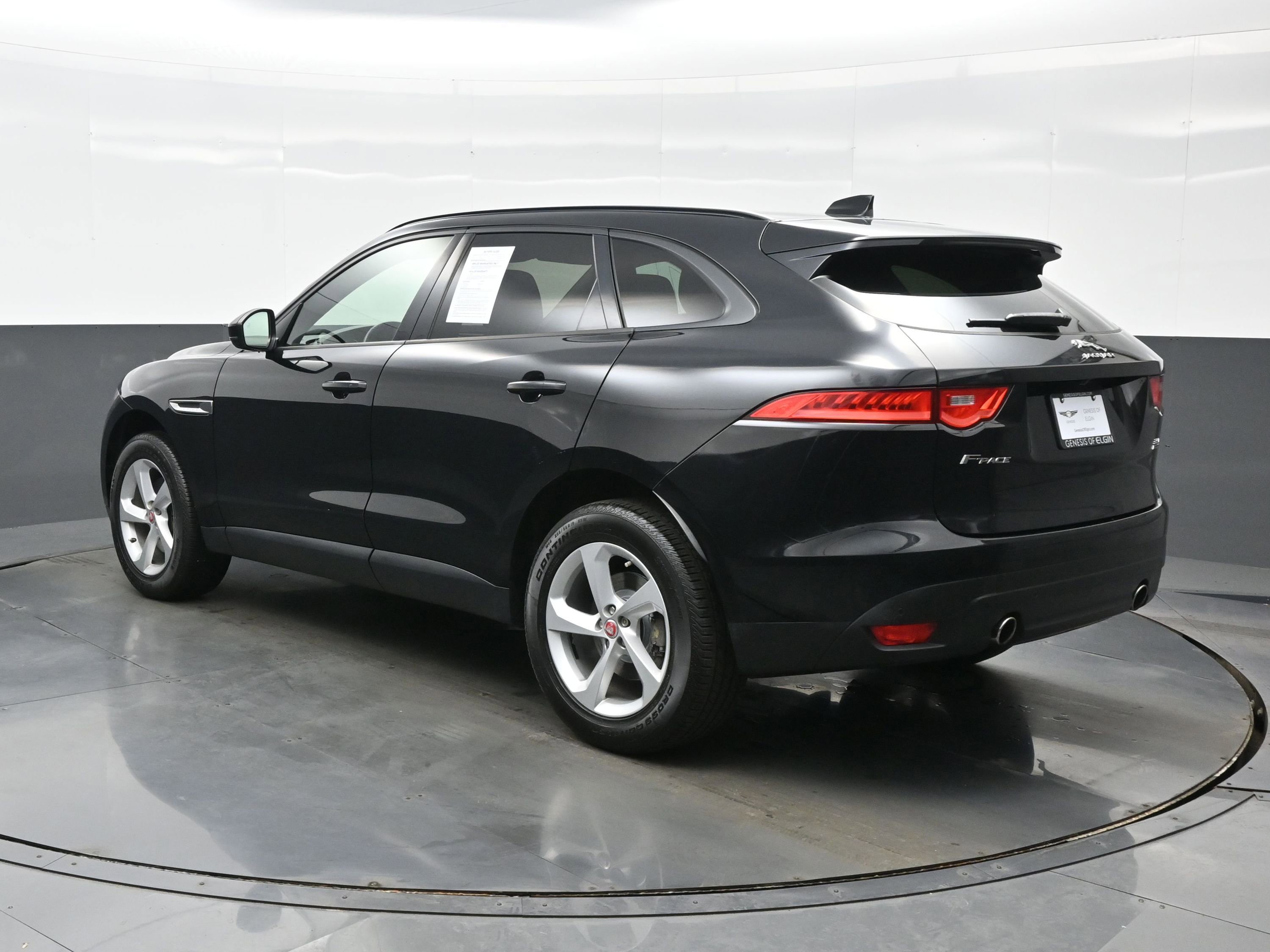 Used 2017 Jaguar F-PACE Premium image 4