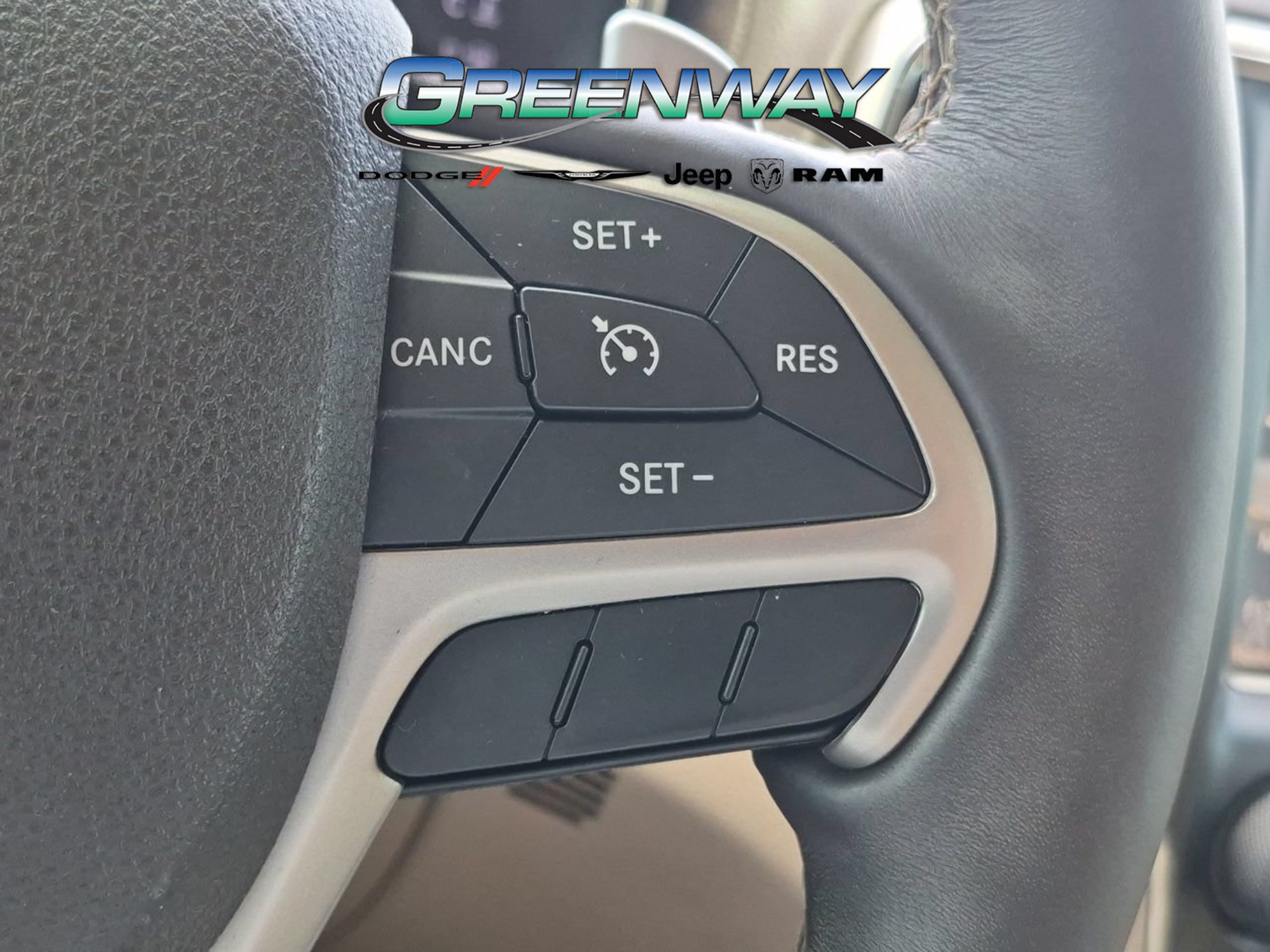 Used 2017 Jeep Grand Cherokee Overland RWD image 27