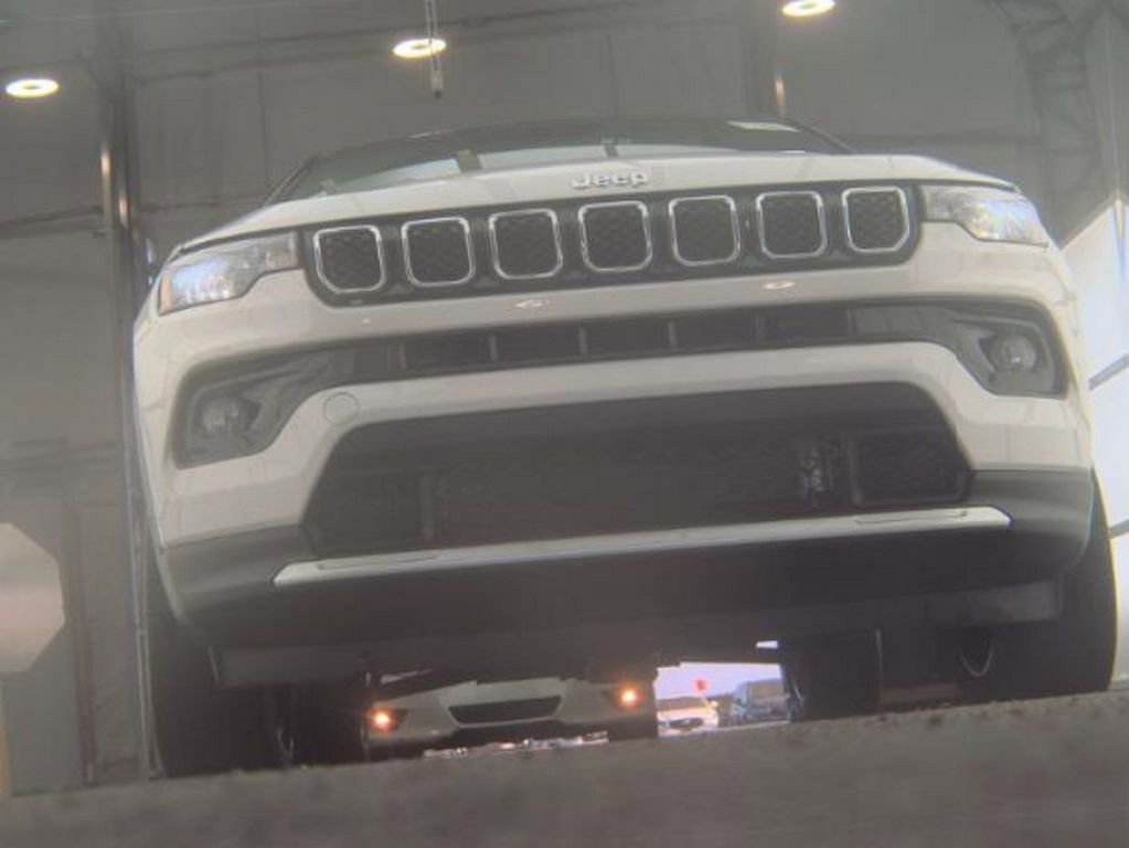 Used 2023 Jeep Compass Limited image 3
