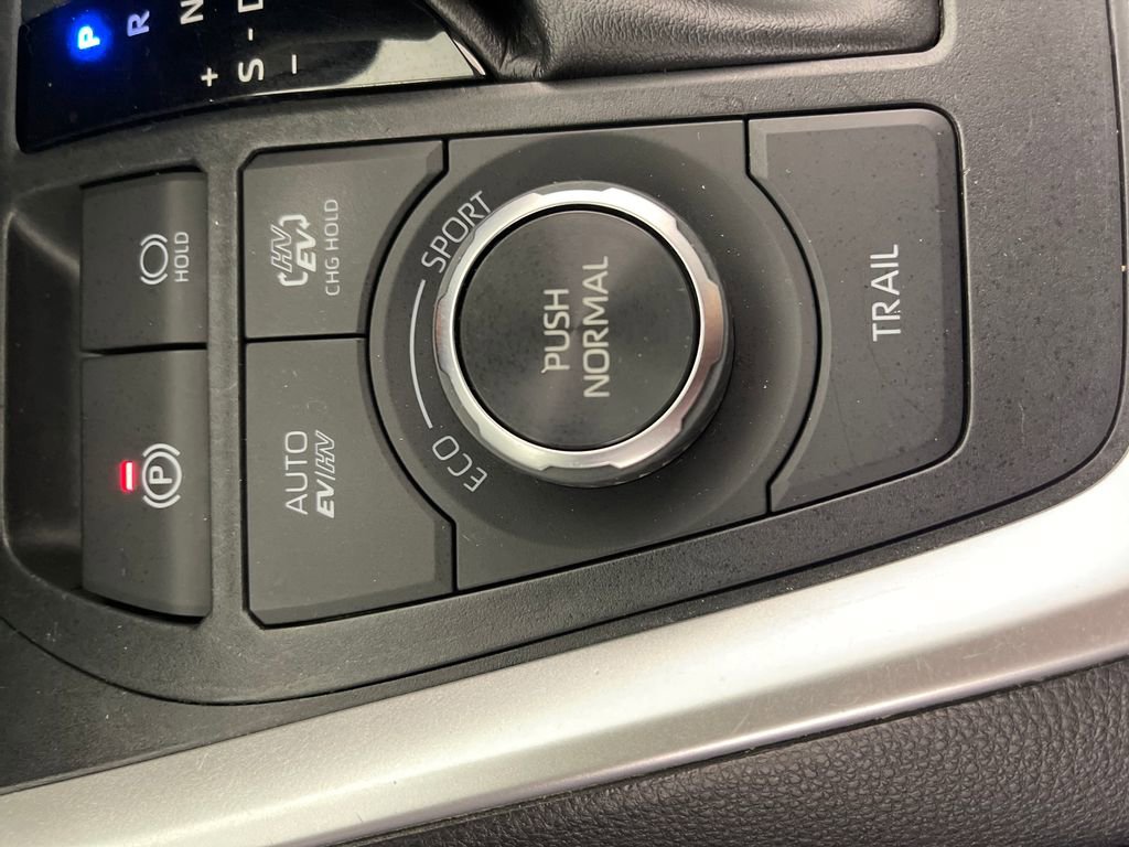 Used 2021 Toyota RAV4 SE w/ Weather & Moonroof Package image 29