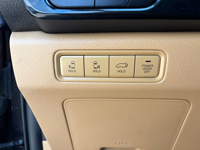 Used 2024 Kia Carnival EX FWD image 30
