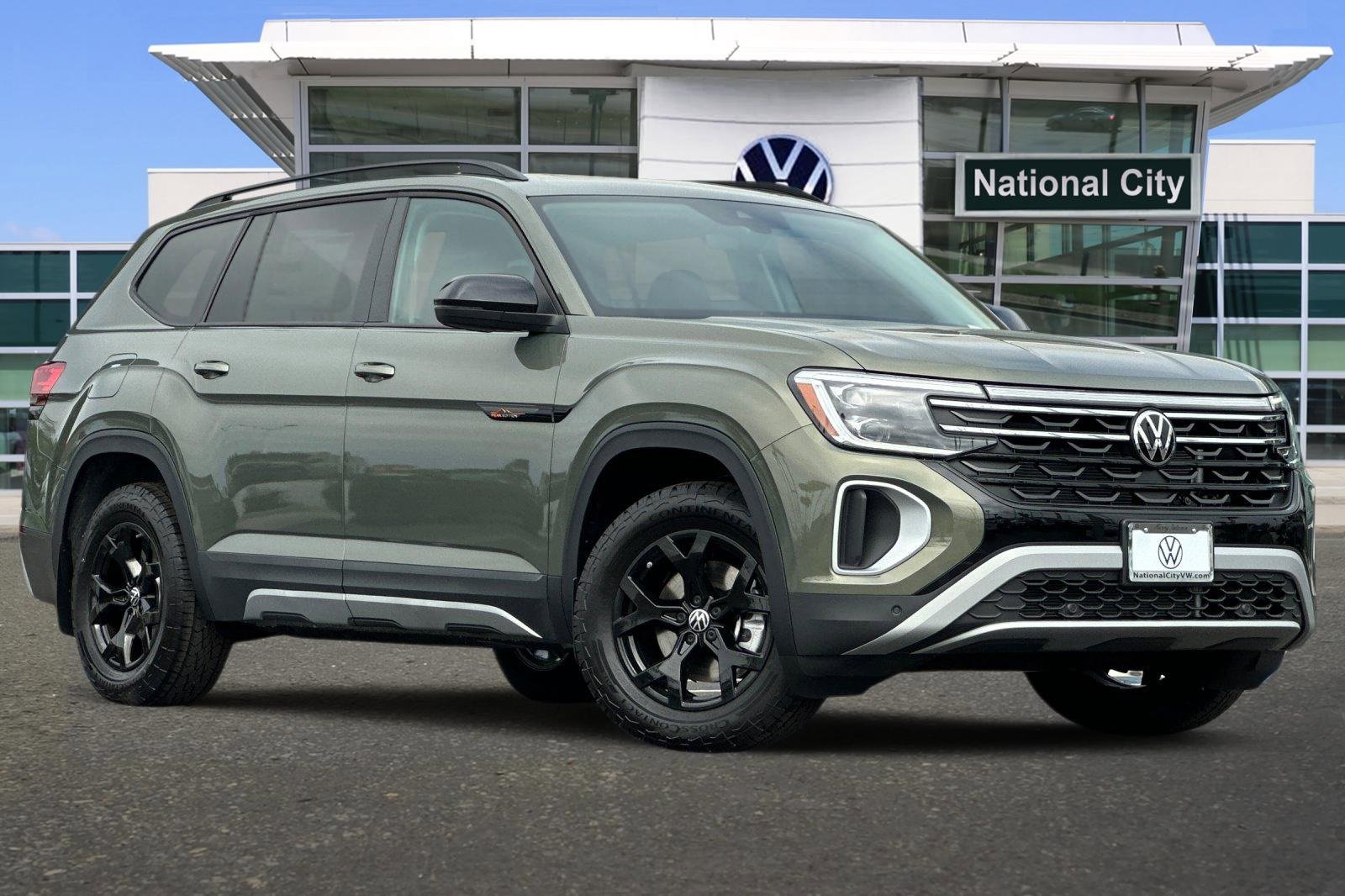New 2025 Volkswagen Atlas Peak Edition SE image 2