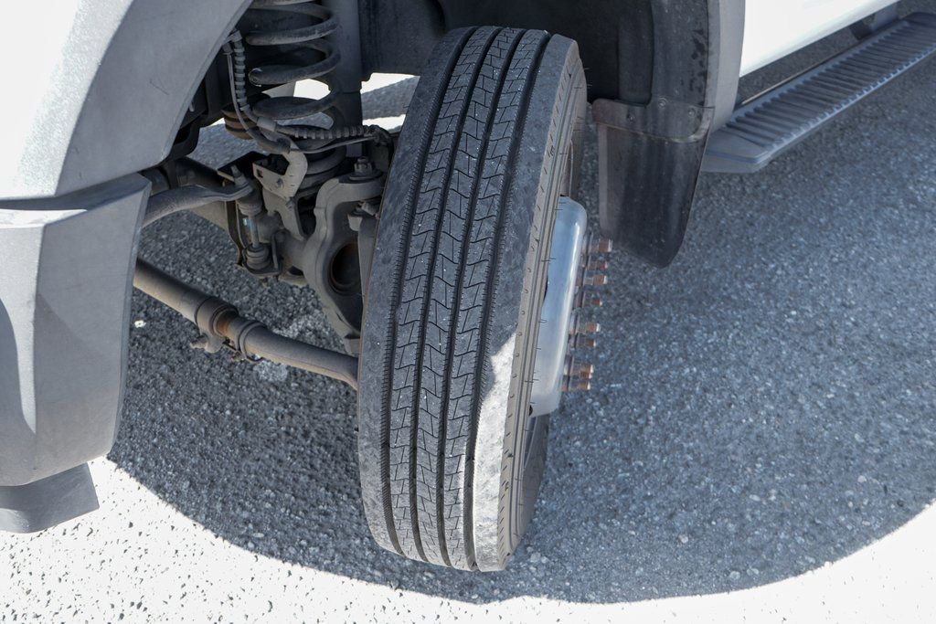 Used 2017 Ford F550 2WD Regular Cab Super Duty image 43