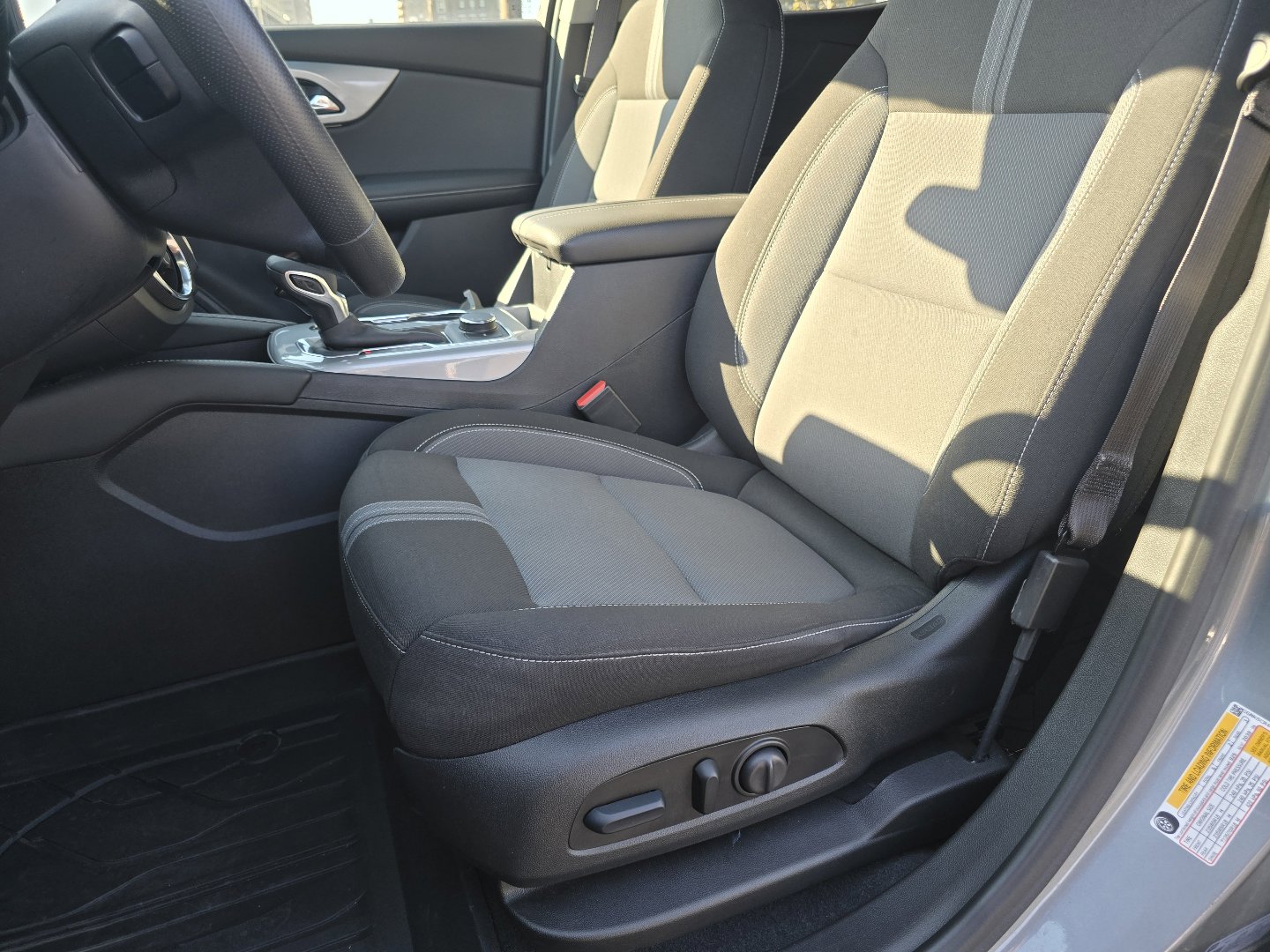Used 2023 Chevrolet Blazer LT w/ Midnight/Sport Edition FWD image 29