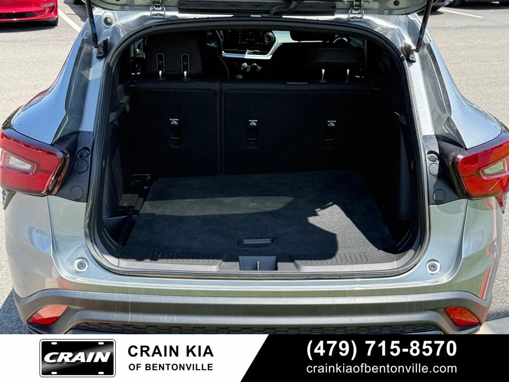Used 2025 Chevrolet Trax RS FWD image 29