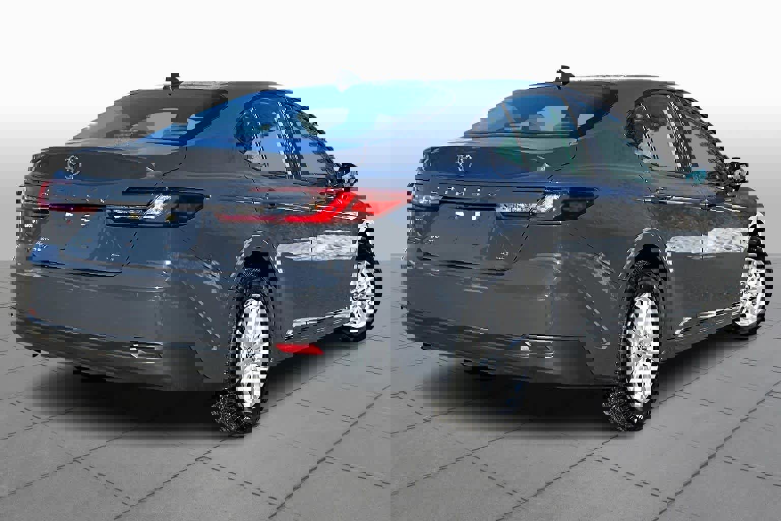 Used 2025 Toyota Camry LE image 13