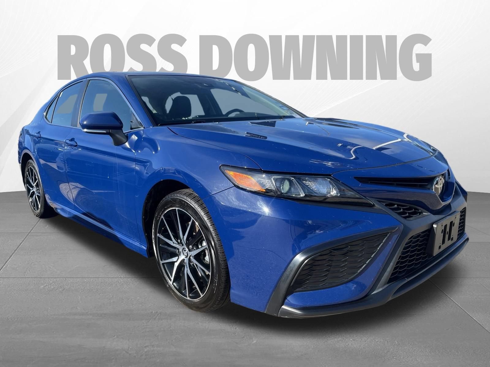 Used 2024 Toyota Camry SE FWD image 3