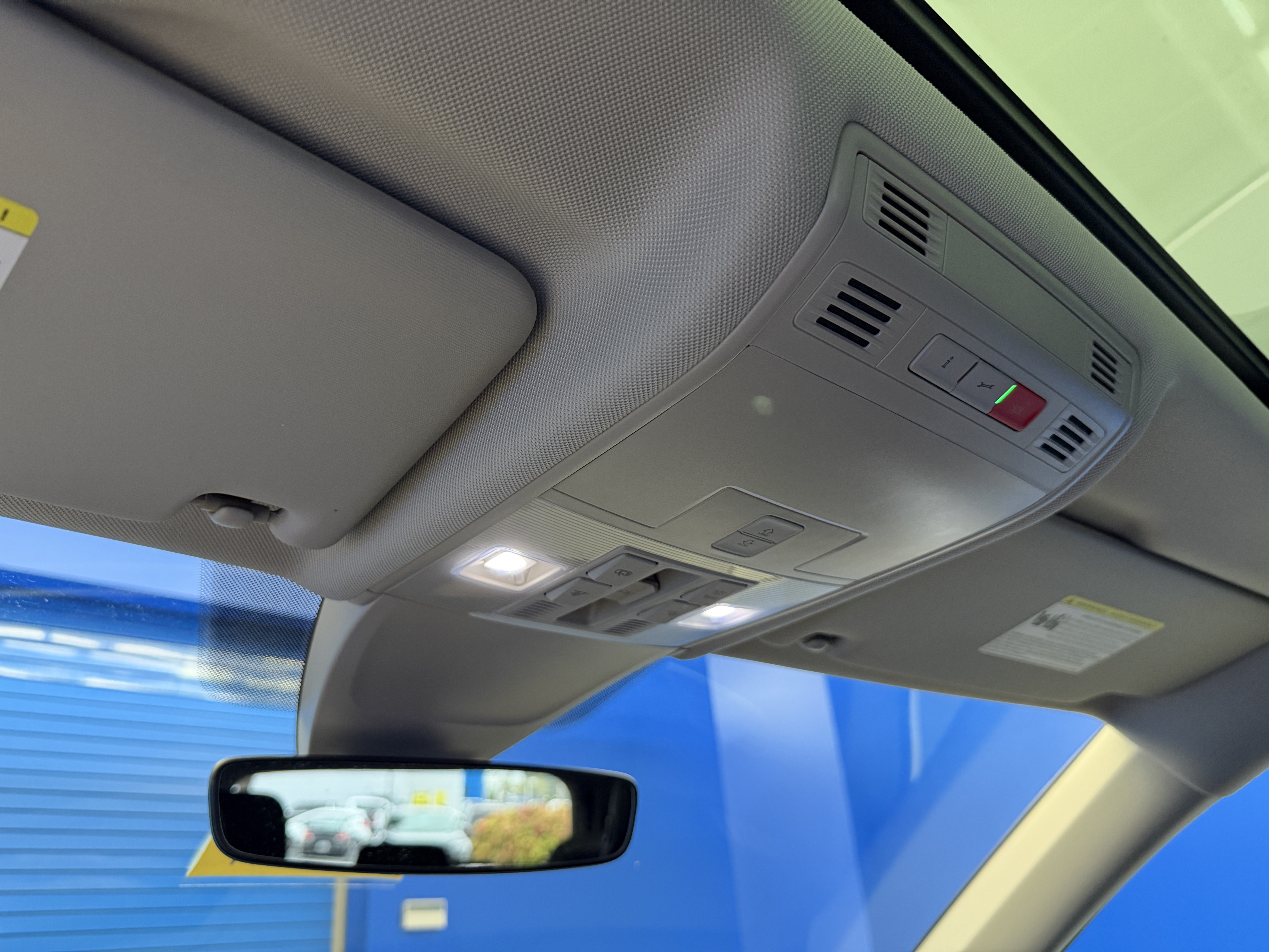 Used 2023 Volkswagen Tiguan SE w/ Panoramic Sunroof Package FWD image 22
