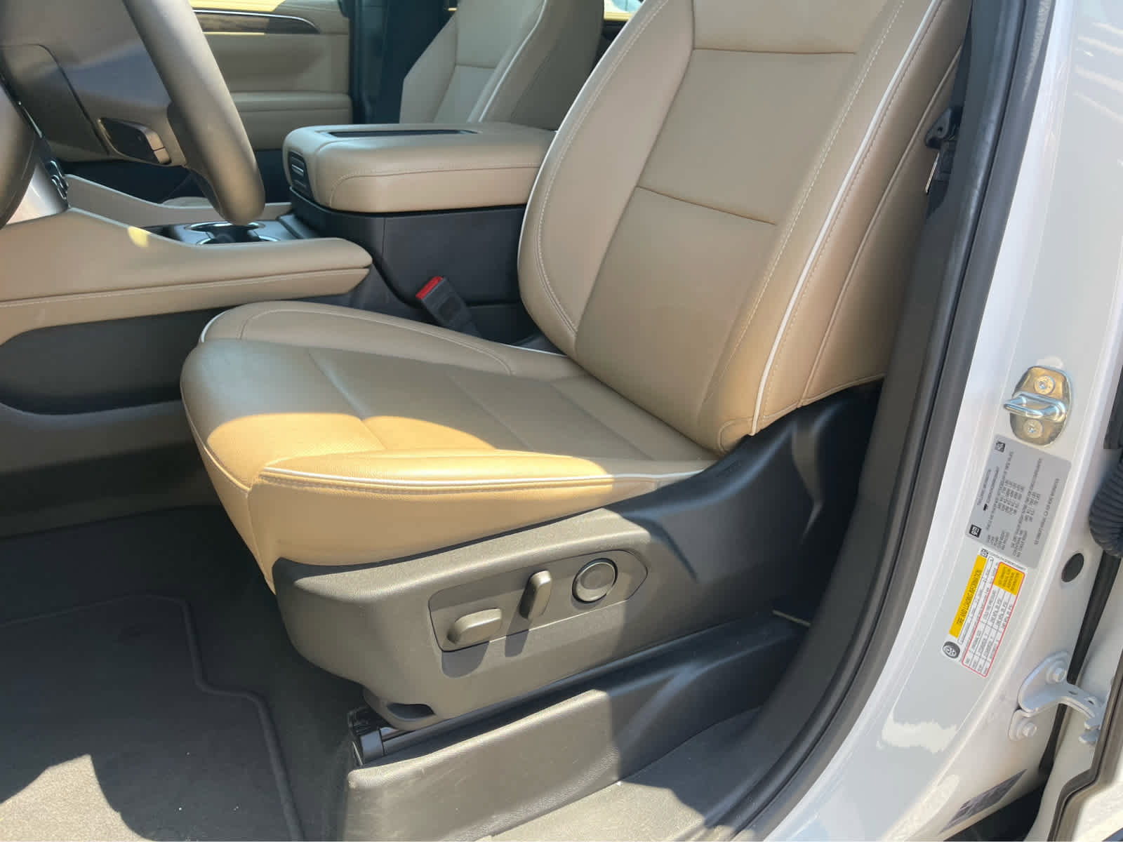 Used 2024 Chevrolet Suburban Premier AWD/4WD image 13