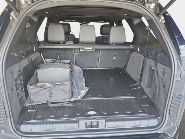 Used 2024 Land Rover Discovery Dynamic SE AWD/4WD image 14