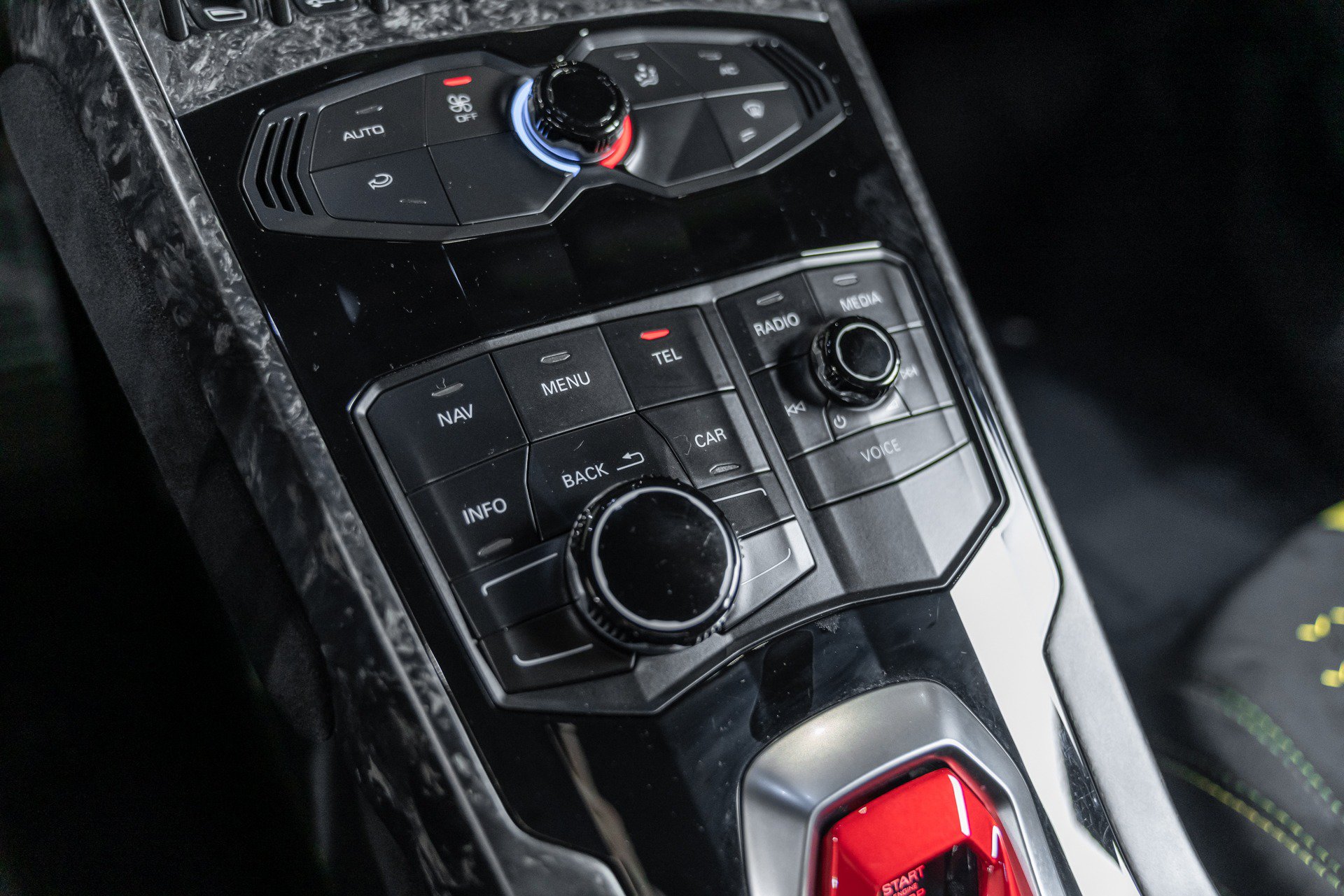 Used 2018 Lamborghini Huracan Performante AWD/4WD image 13