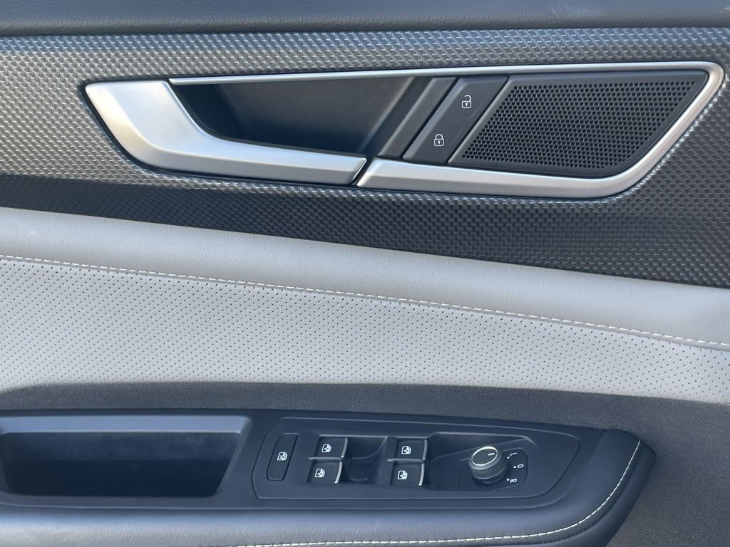 Used 2024 Volkswagen Atlas Cross Sport SEL R-Line image 21