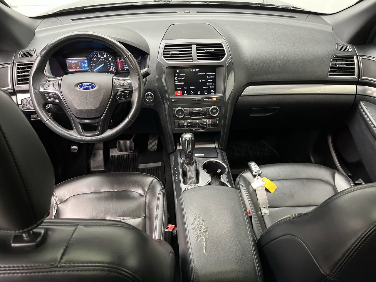 Used 2019 Ford Explorer XLT w/ Equipment Group 202A AWD/4WD image 4