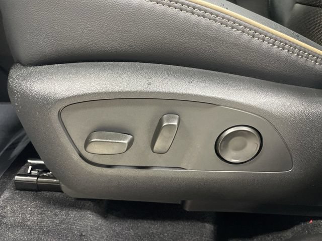Used 2025 Chevrolet Traverse High Country AWD/4WD image 12