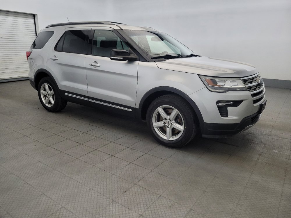 Used 2018 Ford Explorer XLT w/ Equipment Group 201A FWD image 11