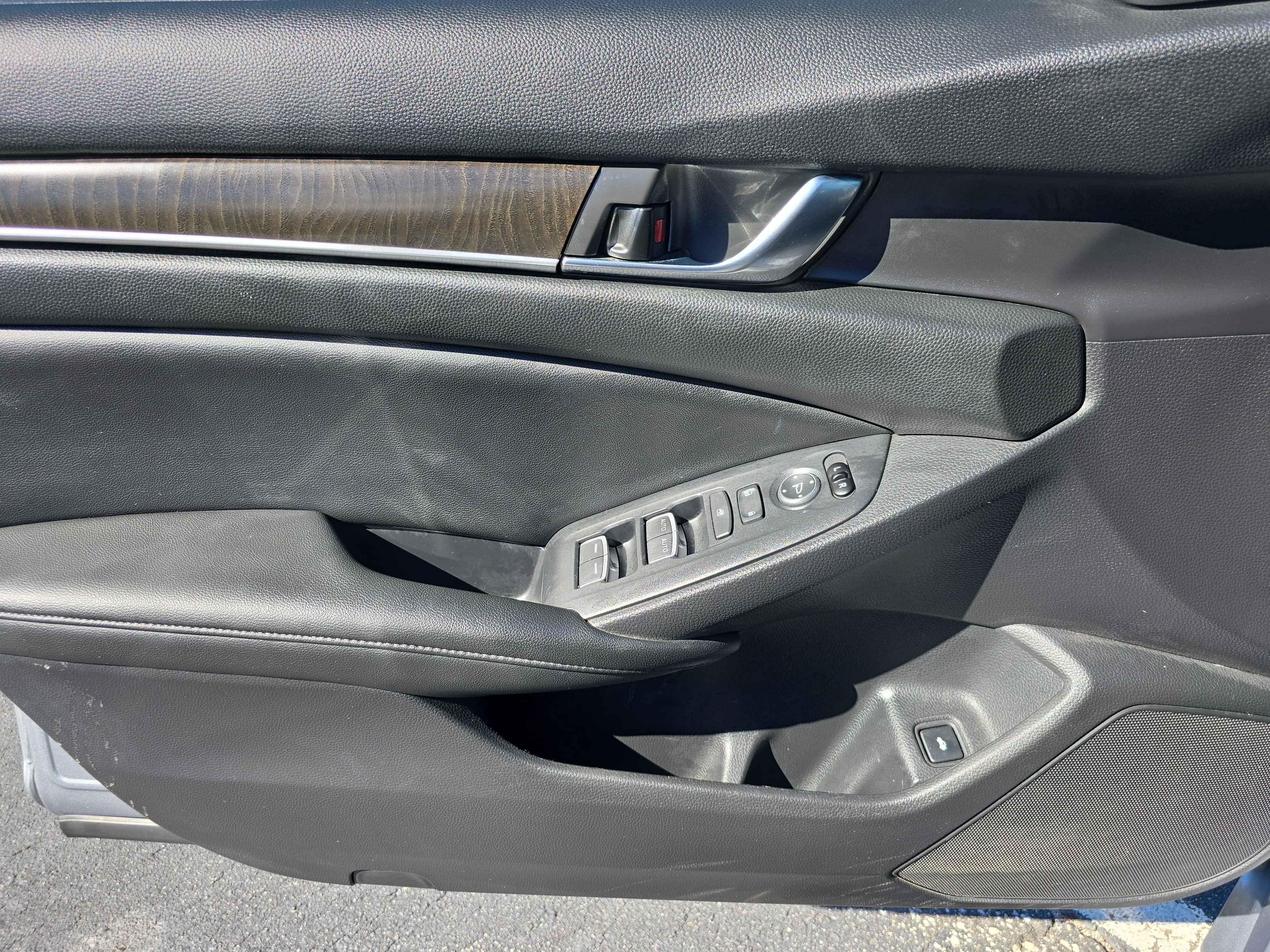 Used 2020 Honda Accord EX image 24