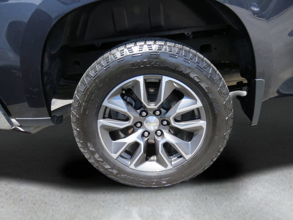 Certified 2022 Chevrolet Silverado 1500 LT AWD/4WD image 13