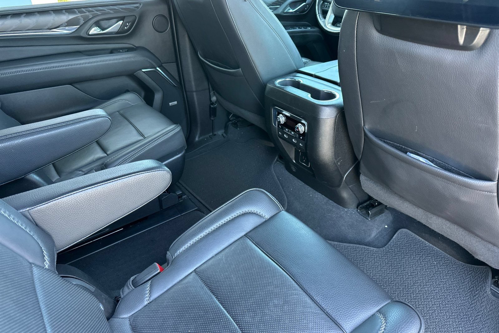 Used 2023 GMC Yukon XL Denali w/ Denali Reserve Package AWD/4WD image 19