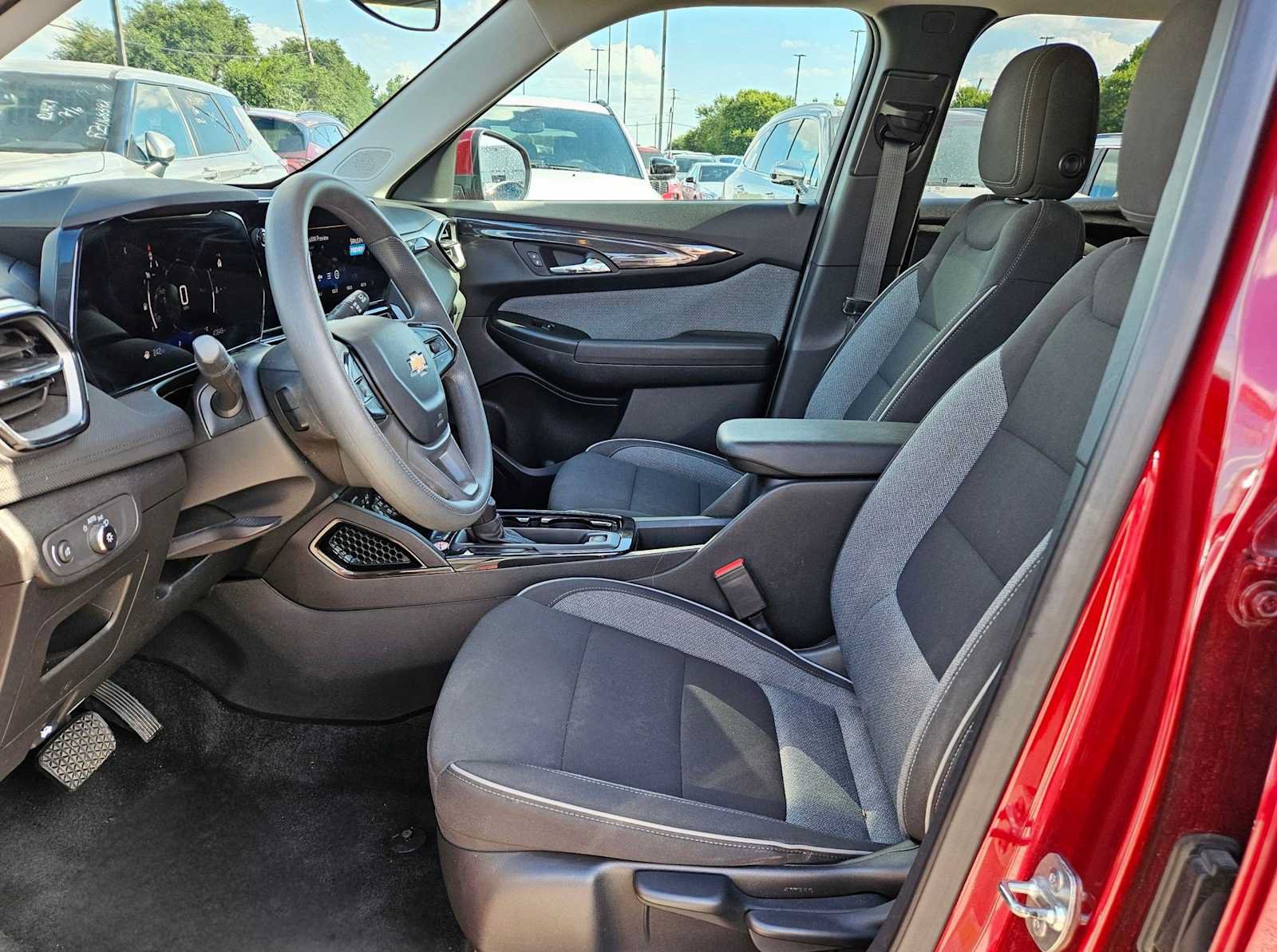 Used 2025 Chevrolet TrailBlazer LT FWD image 14