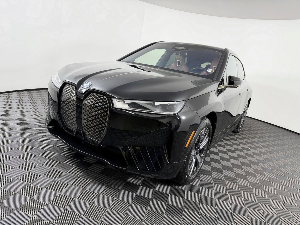 Used 2023 BMW iX xDrive50 w/ Sport Package AWD/4WD image 23