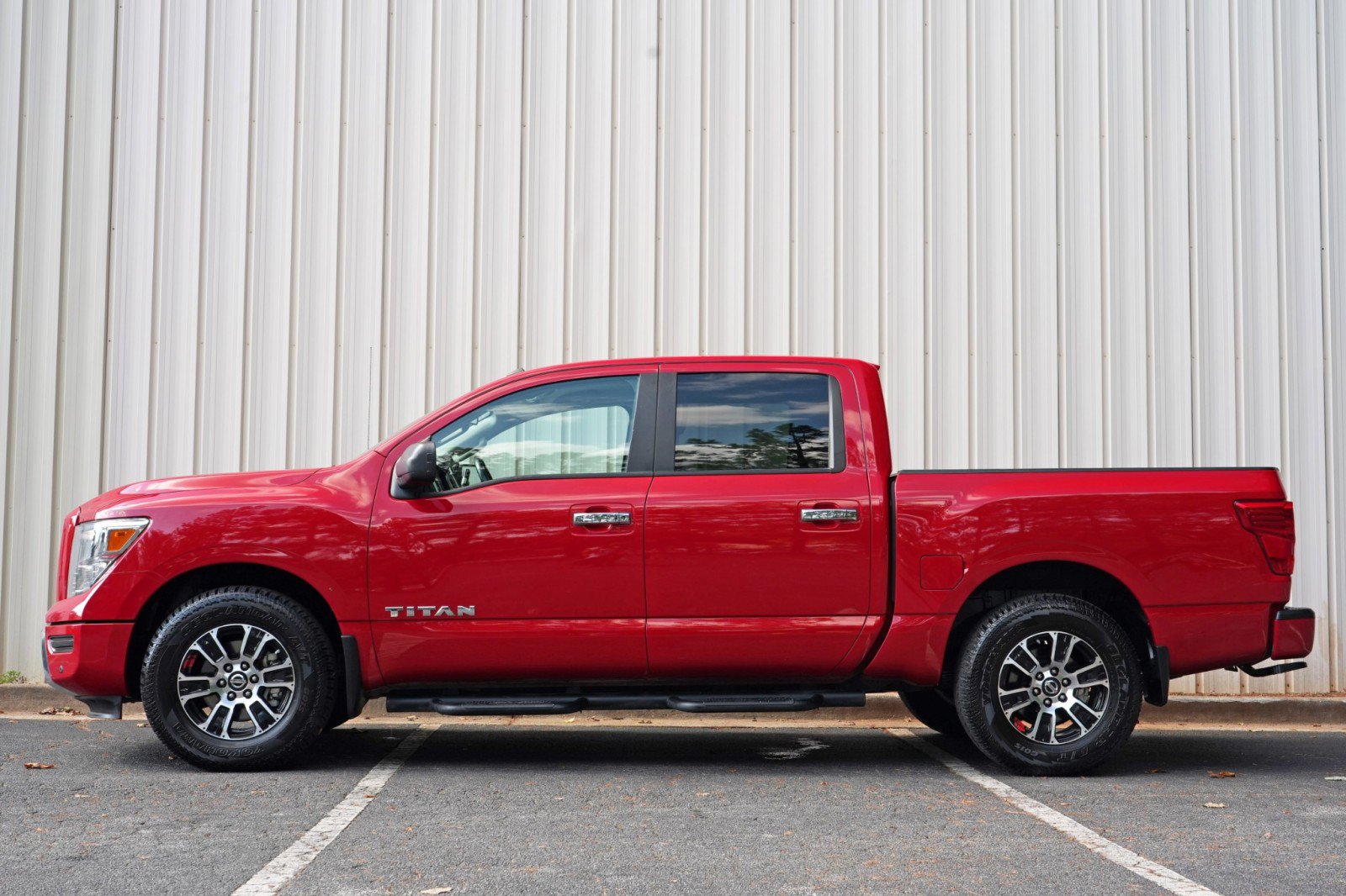 Used 2021 Nissan Titan SV w/ SV Convenience Package RWD image 8