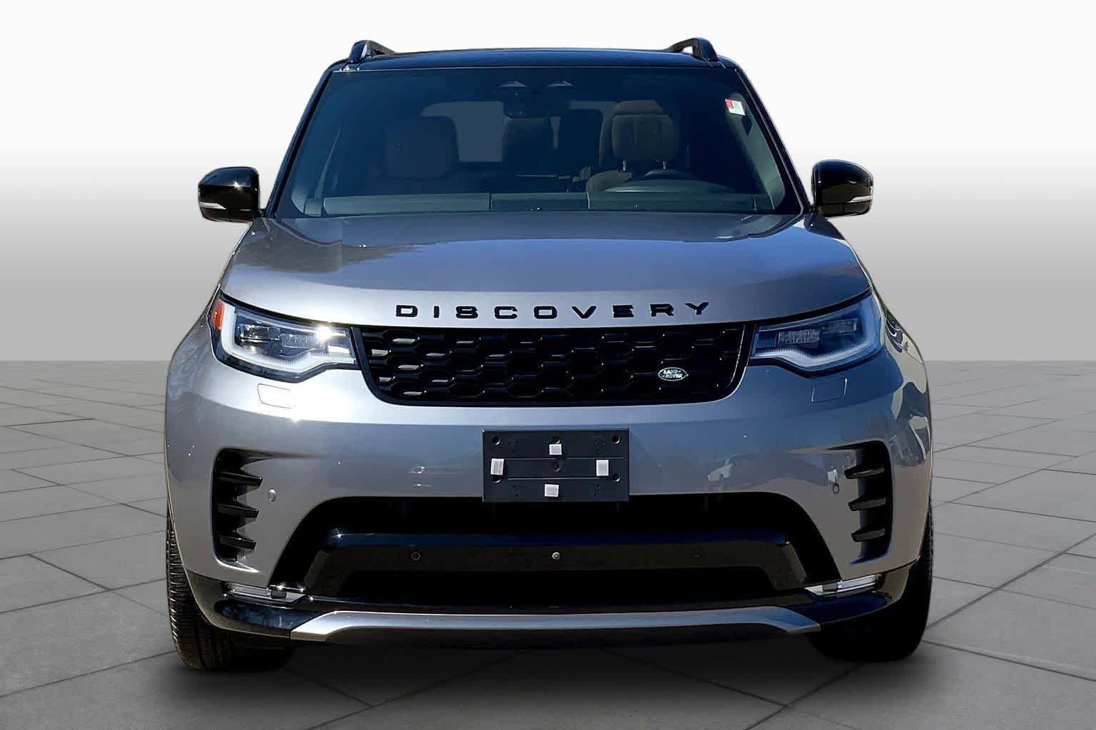 Used 2025 Land Rover Discovery Dynamic SE image 4