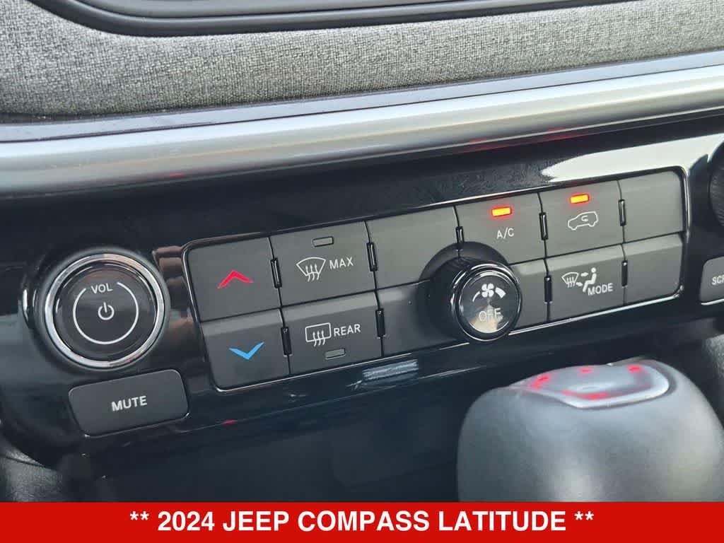 Used 2024 Jeep Compass Latitude AWD/4WD image 29