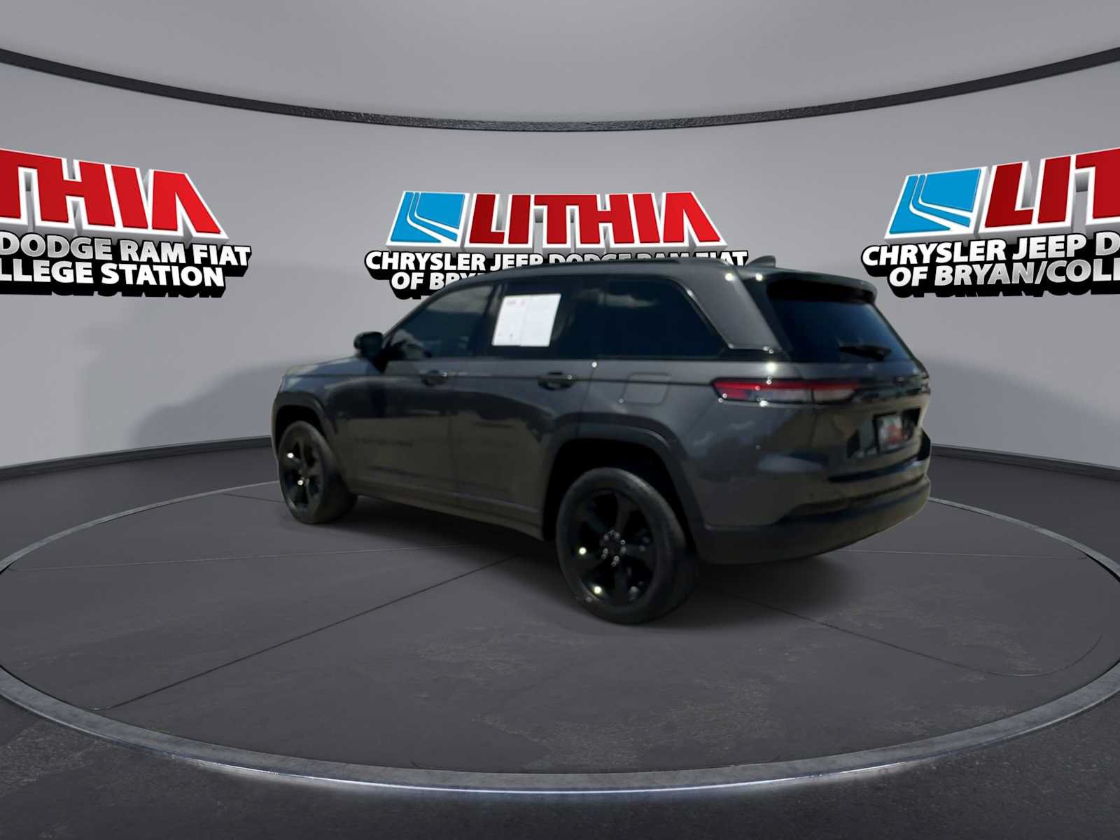 Used 2023 Jeep Grand Cherokee Limited w/ Black Appearance Package RWD image 6