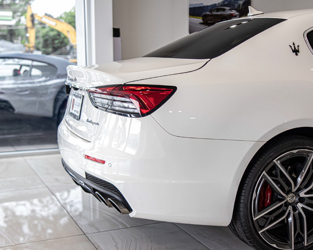 Used 2023 Maserati Quattroporte Modena Q4 AWD/4WD image 12