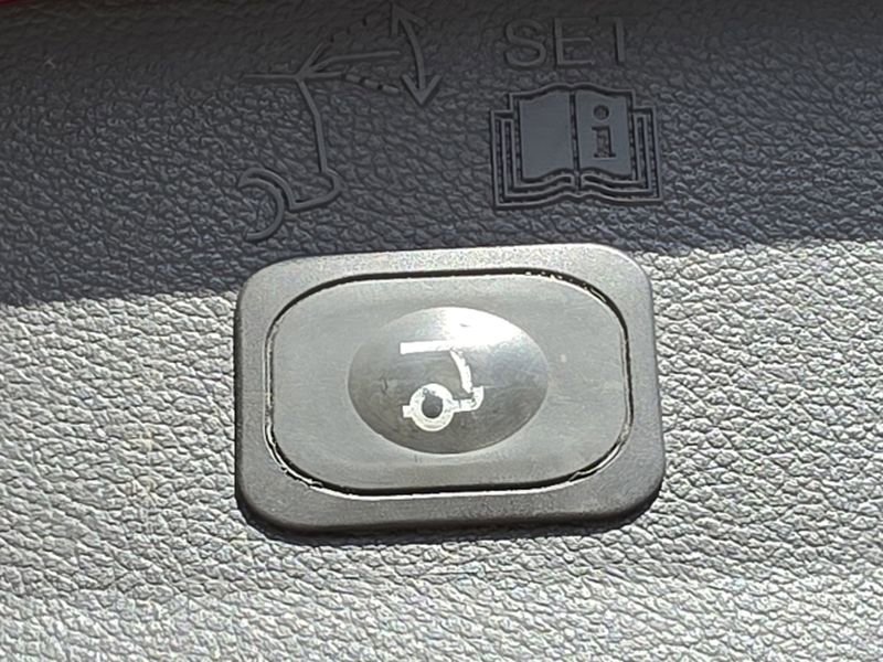 Used 2017 Ford Escape SE w/ SE Leather Comfort Package FWD image 12