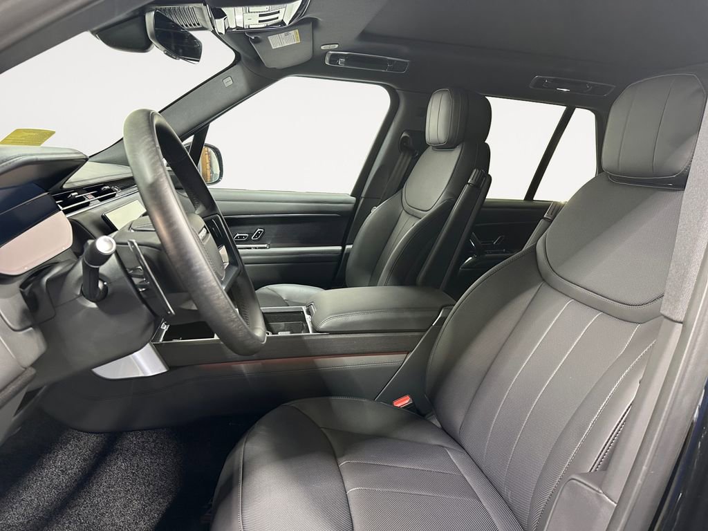Used 2025 Land Rover Range Rover SE image 9